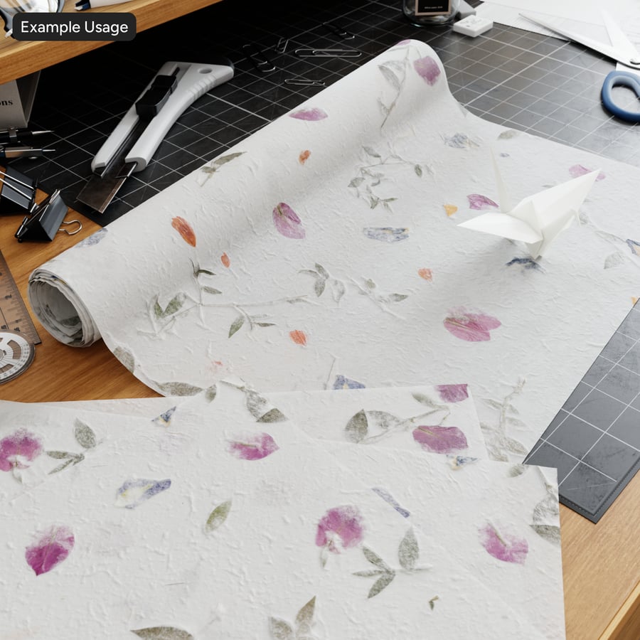 Textura de papel de morera con lirio, caléndula y buganvilla