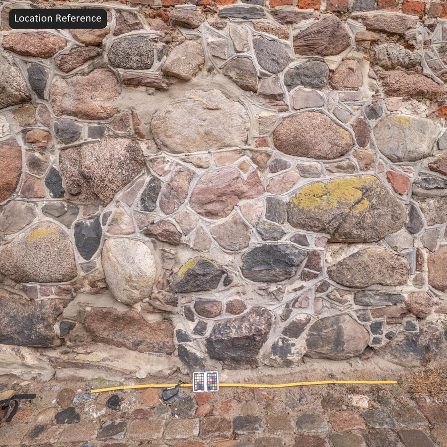 이끼로 덮인 잔해 돌담 텍스처