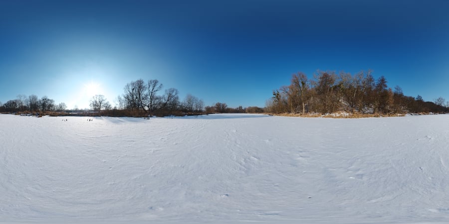 Ośnieżony zamarznięty staw HDRI, czyste zimowe niebo