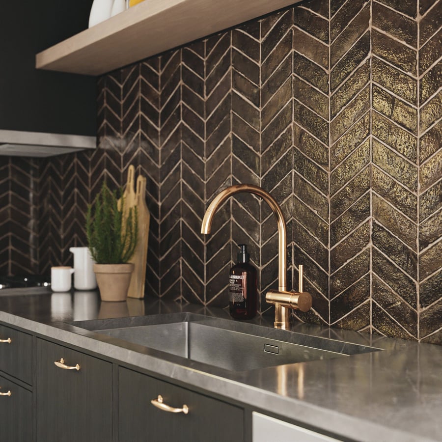 Piastrella lucida Chevron Terracotta, marrone