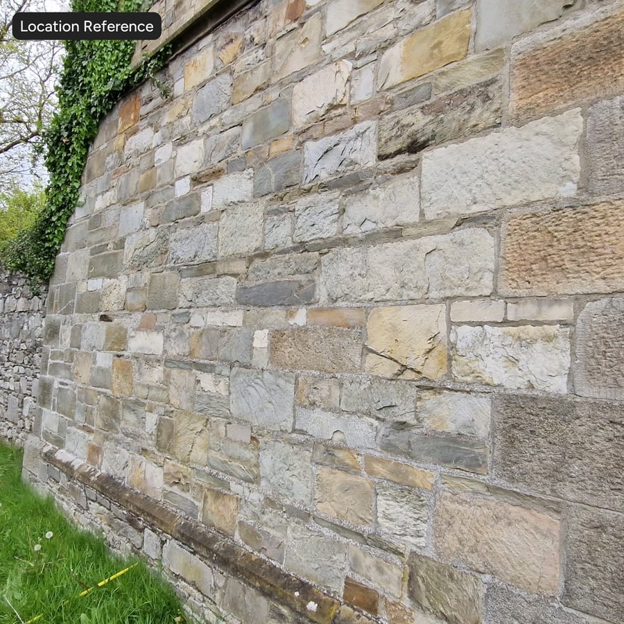 Texture murale in pietra cesellata, grigio pallido