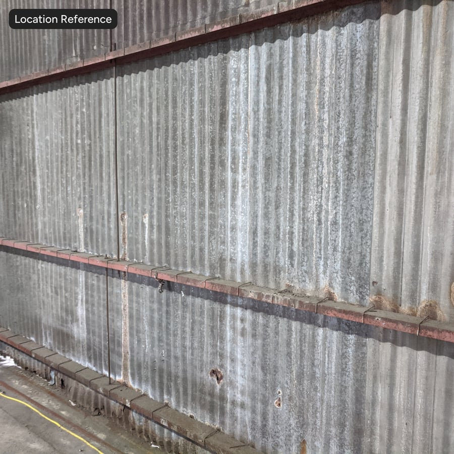 Texture murale d'un vieux bardage métallique ondulé