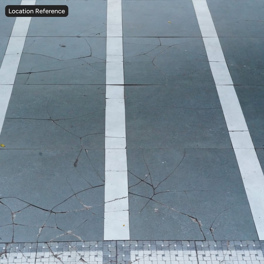 Sprucken sten trottoar med remsor Textur