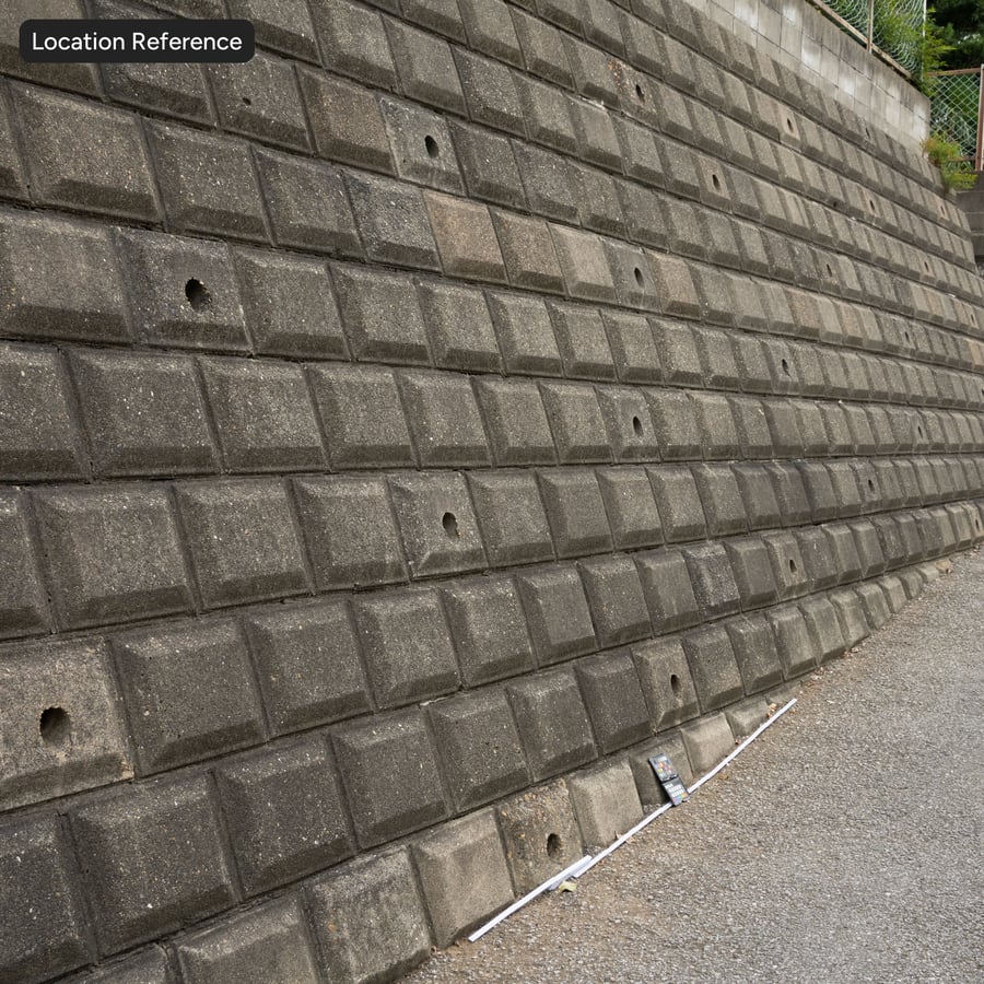 Texture di muro di contenimento in blocchi di cemento smussati