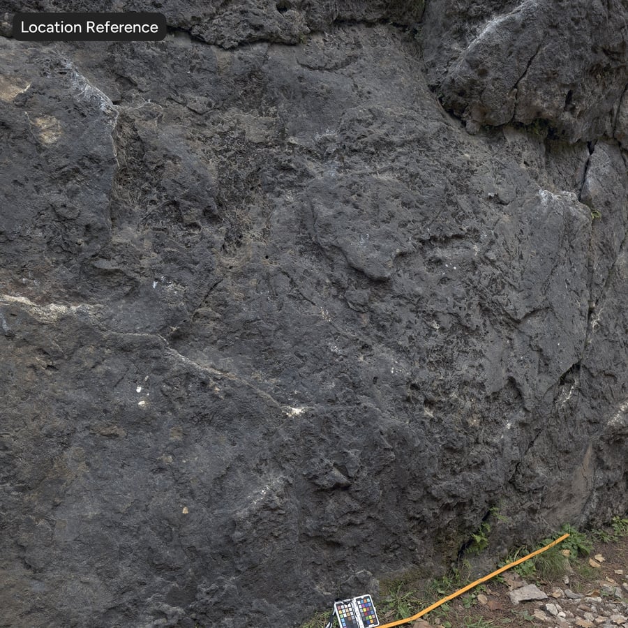 Texture de roche de falaise en basalte rugueux, gris foncé