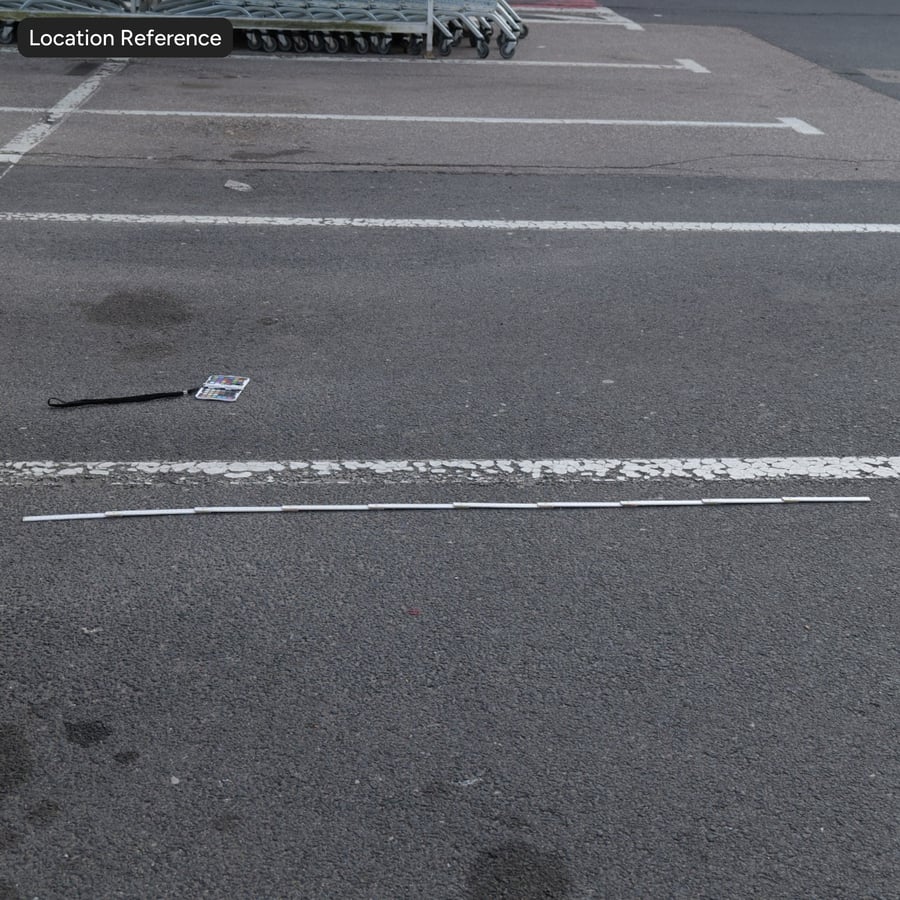 Schoon asfalt met structuur voor enkele rijstrookmarkering