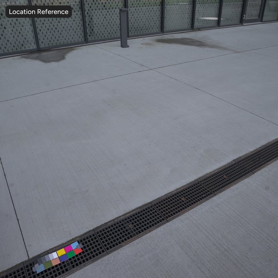 Bezemafwerking betonnen wandtextuur