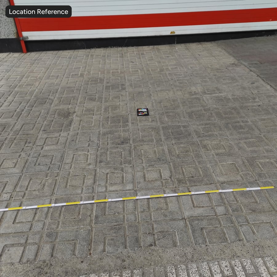 Geometrická vzorovaná struktura chodníku z kameniva